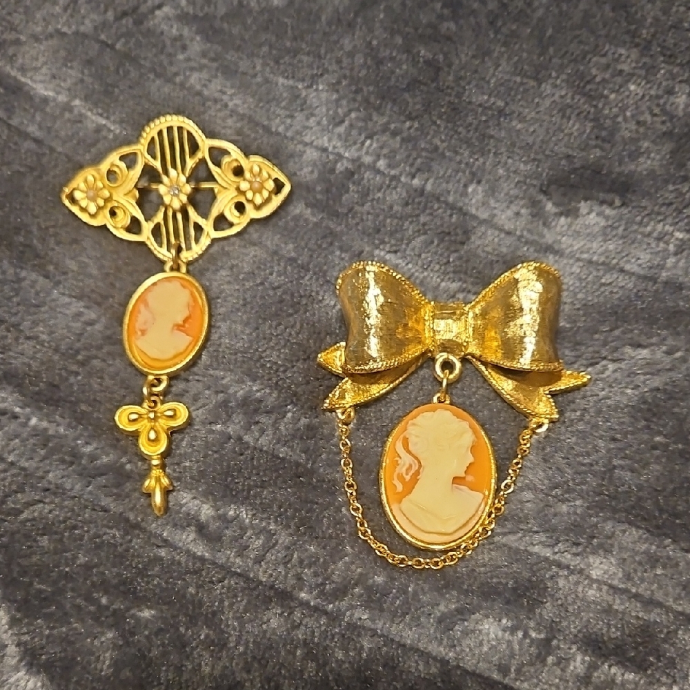 Gold-Tone Cameo Bow Brooch - Gold and Cream Cameo Pin